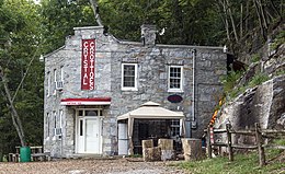 The building at the entrance to Crystal Grottoes Crystal Grottoes building MD1.jpg