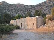 De zijkant van het klooster