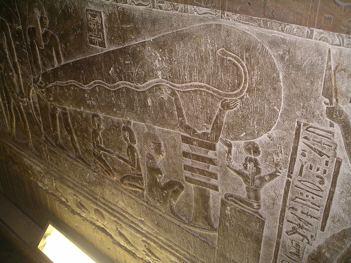 Dendera light 002.jpg