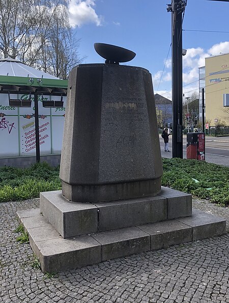 Denkmal auf dem Olvenstedter Platz