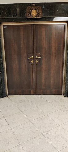 Door of the royal waiting room in Brussels-Central railway station Deur koninklijke loge Brussel-Centraal 01.jpg