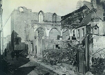 Dinant Eglise StPierre 1914.jpg