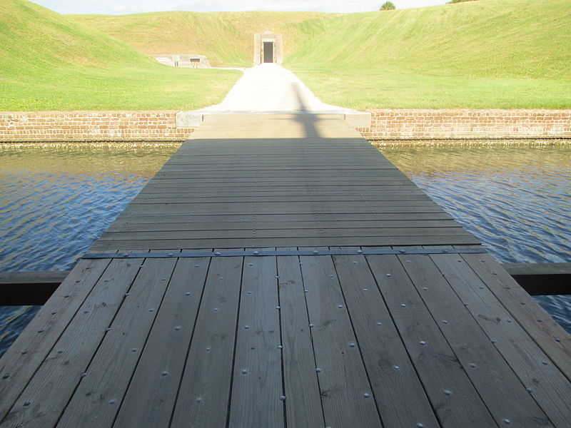 File:Drawbridge over the moat at Fort Pulaski IMG 4686.JPG