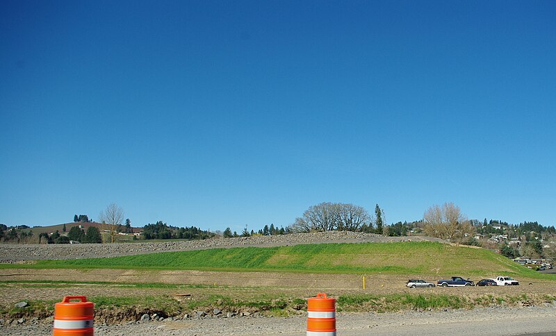 File:Dundee bypass construction ramp - Dundee, Oregon.JPG