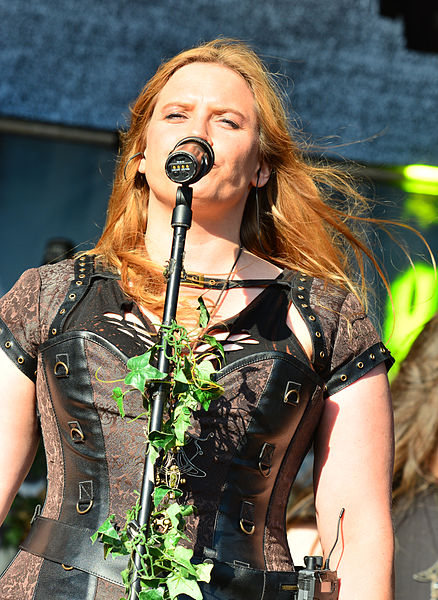 File:Dunkelschön – Wacken Open Air 2014 04.jpg