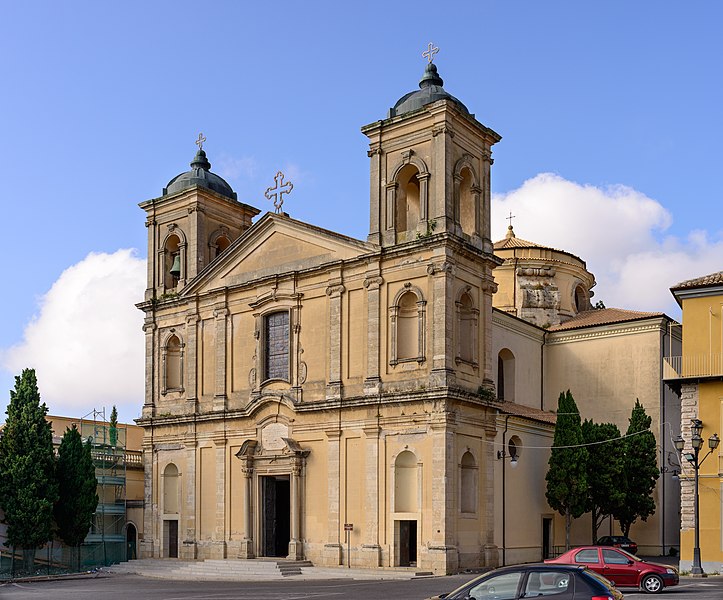 File:Duomo Santa Maria Maggiore - Vibo Valentia - Calabria - Italy - July 21st 2013 - 03.jpg