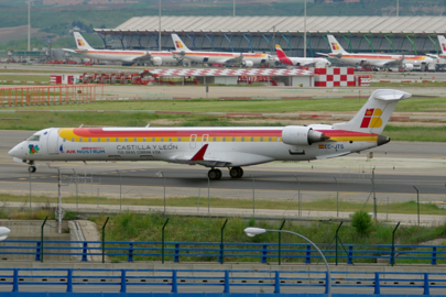 Canadair CRJ-900, EC-JTS