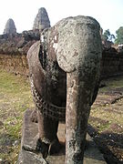 Patung gajah di Mebon Timur