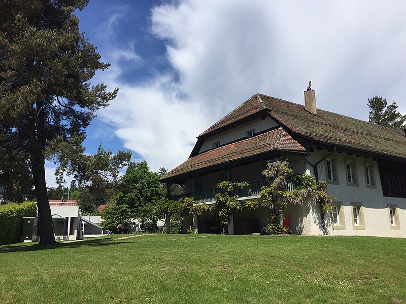 File:Ecole-hoteliere-de-Lausanne Garden and Ferme.jpg