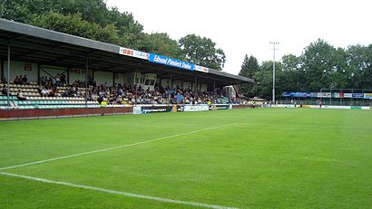 So kommt man zu dem Edmund Plambeck Stadion mit den Öffentlichen - Mehr zum Ort Hier