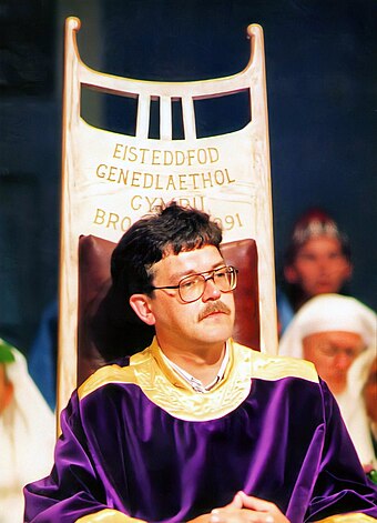Y Prifardd Robin Owain enthroned after being awarded the bardic chair at the 1991 National Eisteddfod of Wales.