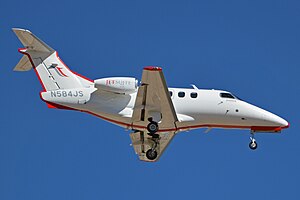 Embraer Phenom 100 'N584JS' (15184980594).jpg