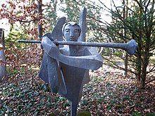 Grabplastik 1970 von Bruder Xaver Ruckstuhl (1911–1979) auf dem Friedhof am Hörnli