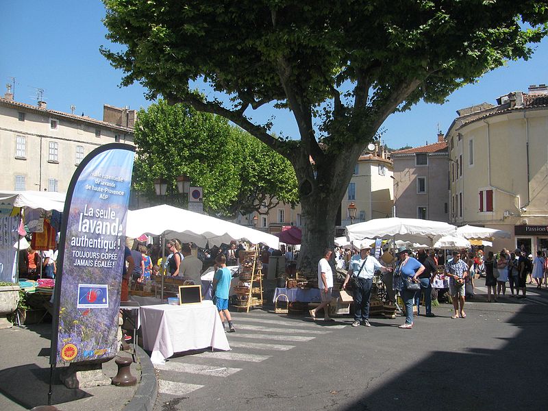 File:Fête de la lavande d'Apt Panneau indicatif de l'AOC Huille essentielle de lavande de Haute-Provence.jpg