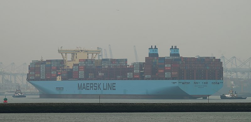 File:FAIRPLAY XI , MAASTRICHT MAERSK & MULTRATUG 3 (32315131637).jpg