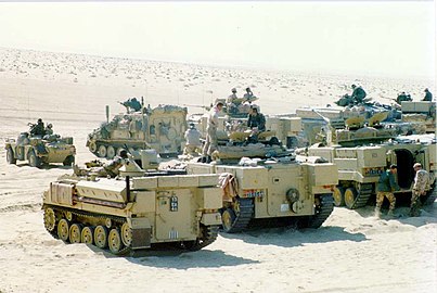 Механизированные подразделения 1-й бронетанковой дивизии Великобритании на БТР FV432 и БМП «Уорриор» в готовности к проведению учений с боевой стрельбой. Буря в пустыне. 6 января 1991
