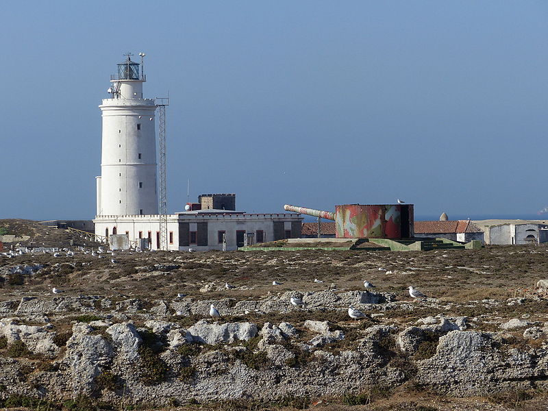 File:Faro, Isla de las Palomas, Tarifa, España, 2015.JPG