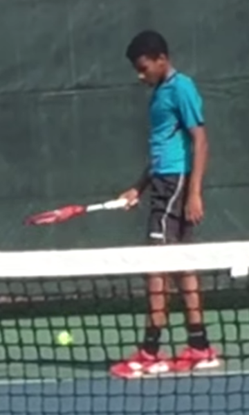 File:Felix Auger serving.png