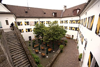 Der Innenhof neben dem Kaiserturm