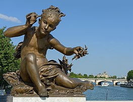 La Fillette à la coquille de Léopold Morice, sur le pont Alexandre-III, à Paris. (définition réelle 5 334 × 4 100)