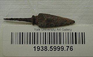 Flat arrowhead with tang, Yale University Art Gallery, inv. 1938.5999.76