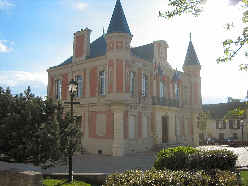 File:France - Mouroux - Town hall.jpg