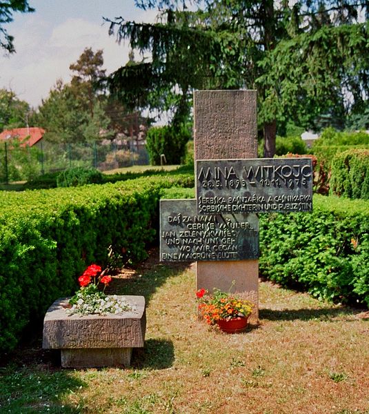 File:Friedhof Burg Spreewald Grave Mina Witkojc 1.jpg