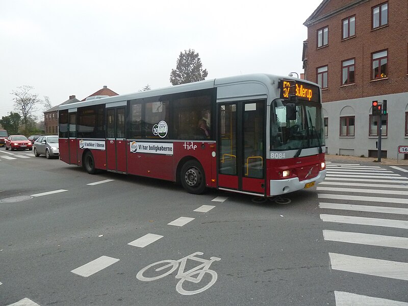 File:Fynbus line 52 on Kochsgade.JPG