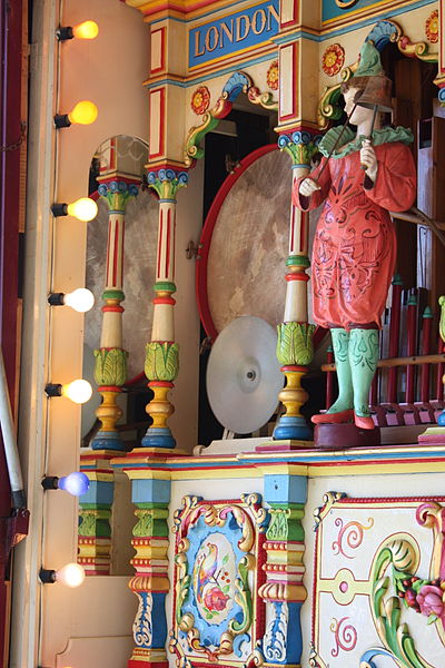 File:Gavioli & Cie fairground organ - left side - bass drum, cymbal & bell - Birkenhead Park Festival of Transport 2012.jpg