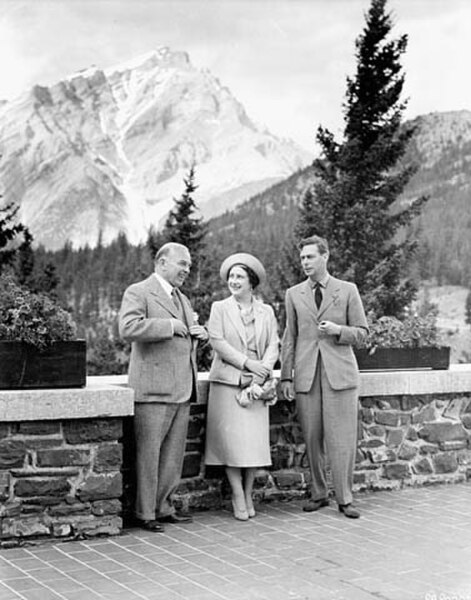 King George VI (right) and his wife, Queen Elizabeth (centre), with Prime Minister Mackenzie King (left) in Banff, Alberta, 27 May 1939