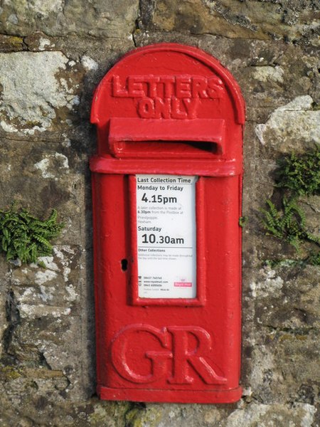 File:George V postbox, Walwick - geograph.org.uk - 1066972.jpg