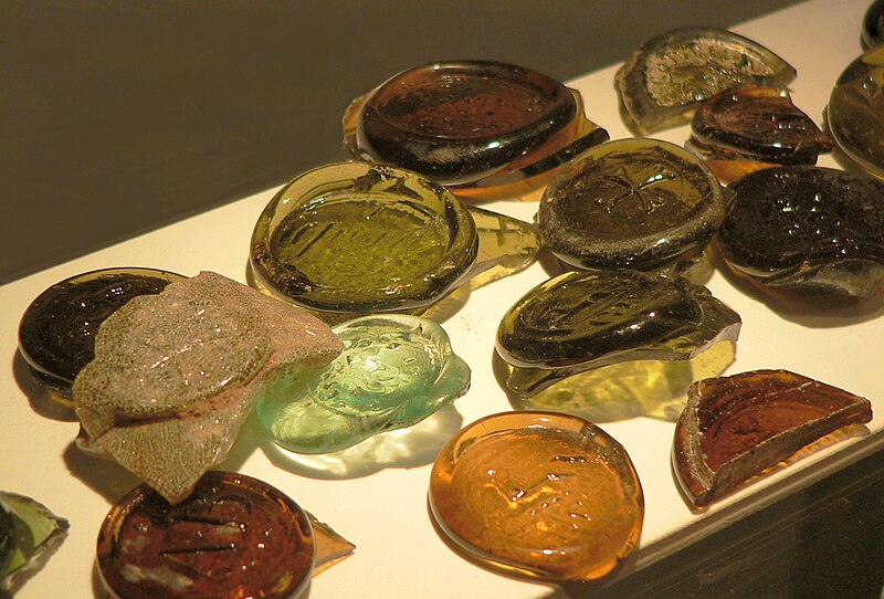 File:Glashütte Klein Süntel Ausstellung Glassiegel.jpg