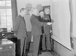 Graham, Harris et Saundby Seconde Guerre mondiale IWM CH 5490.jpg