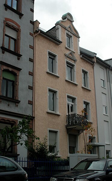 File:Große Nelkenstraße, Ffm Hausen A83.jpg