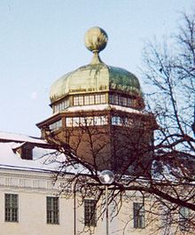 Detail of Gustavianum in Uppsala, showing the cupola housing the anatomical theatre from 1663 Gustavianum in winter cupola only.jpg