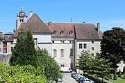 Façade sud sur les jardins.