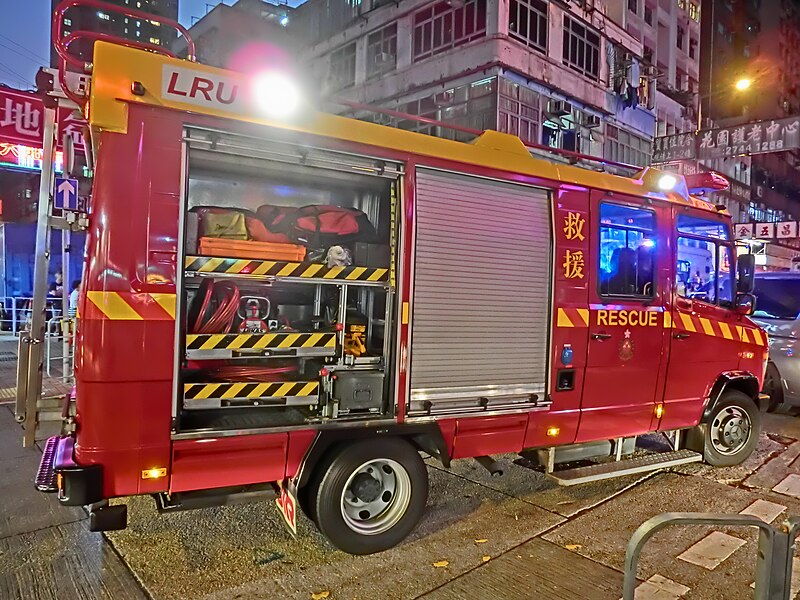 File:HK Cheung Sha Wan Night Cheung Wah Street Un Chau Street traffic accident rescue red fire station car Nov-2013.JPG