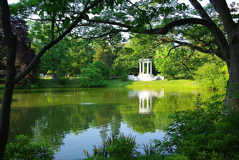 File:Halcyon Lake, Mount Auburn Cemetery.JPG