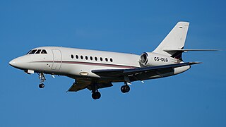 Hamburg Airport NetJets Europe Dassault Falcon 2000 CS-DLG (DSC00288).jpg