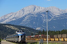 Elang Gunung yang terlihat dari Jasper, Alberta.jpg