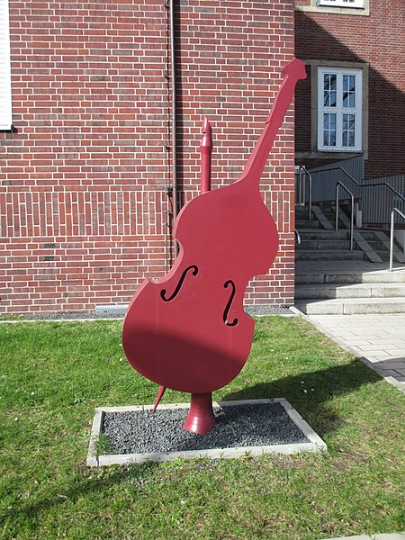 File:Herten-Musikschule-Kontrabass 01.jpg