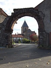 Blick durch die Vieille Porte auf die Klosterkirche Saint-Laurent