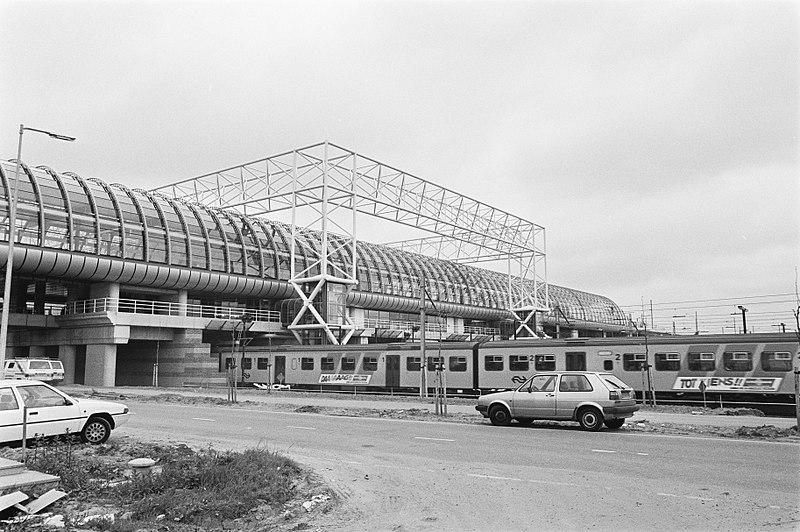 File:Het nieuwe station Amsterdam Sloterdijk bijna gereed voor ingebruikname per 1 ju, Bestanddeelnr 933-6683.jpg