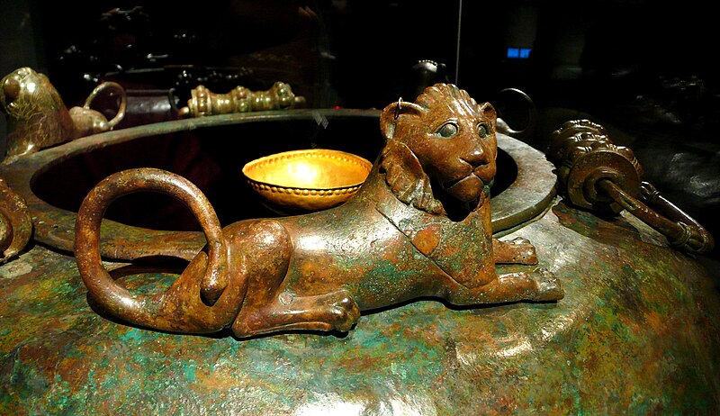 File:Hochdorf bronze container, greek lion, detail.jpg