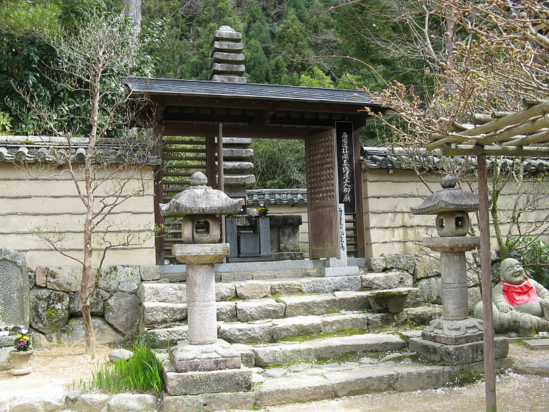 File:Hokiin Tokudo shonin byo.jpg