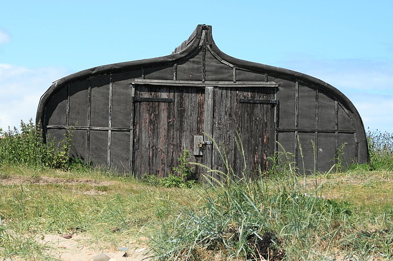 File:Holy Island boat shed. - panoramio.jpg