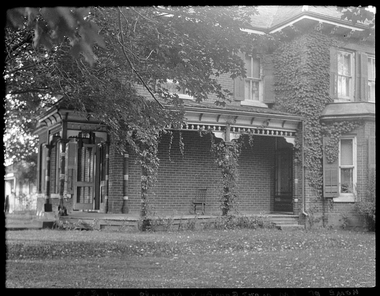 File:Home of Lucy Maud Montgomery in Norval, Ontario (I0023625).jpg