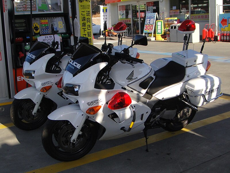 File:Honda VFR 800P Police Tx-re.jpg