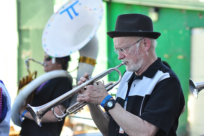 File:Honk Fest West 2018 - Artesian Rumble Arkestra 10.jpg