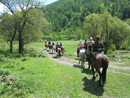 Tập_tin:Horse_riding_in_the_valley_of_the_Edigan_River.jpg